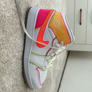 never worn nikes jordans!! neon and so cute